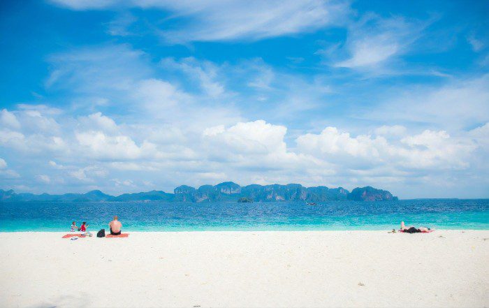arenas blancas en poda beac tailandia