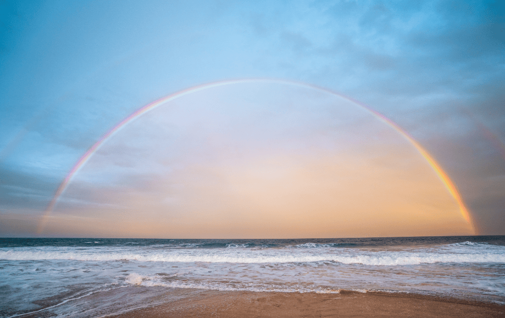 Arco iris sobre la playa