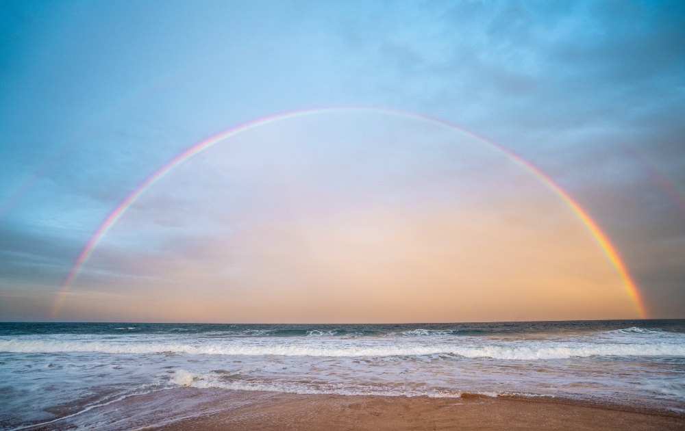 Arco iris sobre la playa