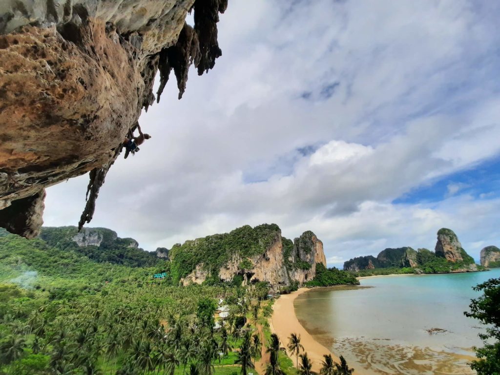 Vista de la playa de Railay Pranang desde las montañas