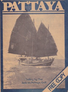 Foto antigua de la revista Pattaya con la portada de un barco pirata