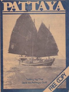 Foto antigua de la revista Pattaya con la portada de un barco pirata